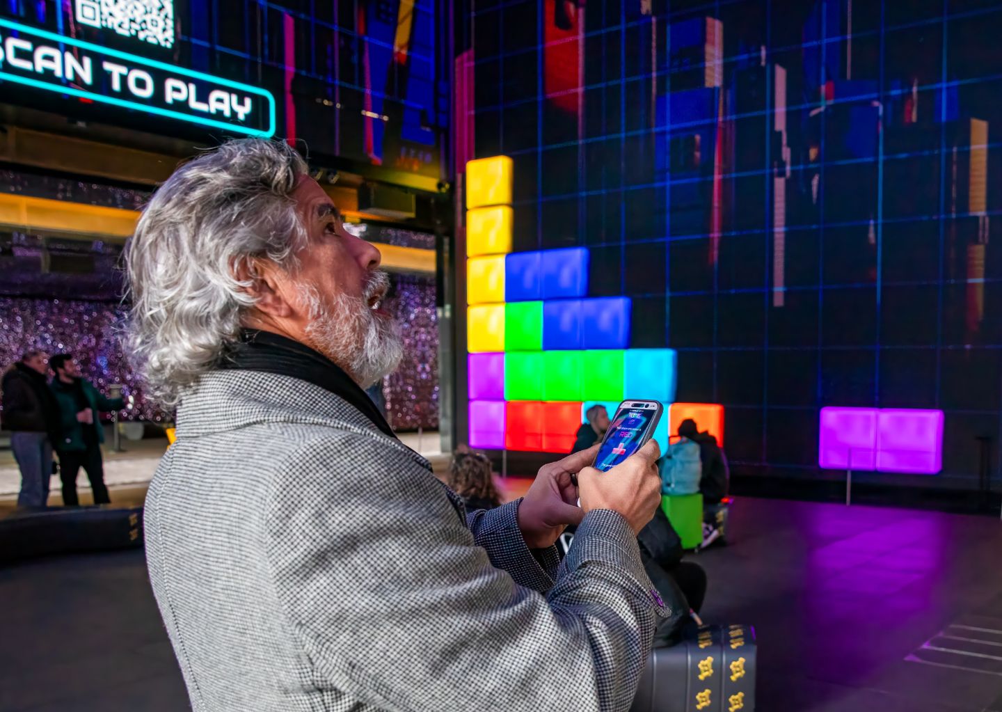 Henk Rogers playing Tetris at Outernet