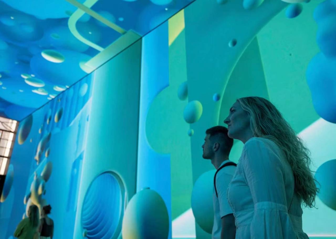 Chromatic States watched by two people in Now Arcade