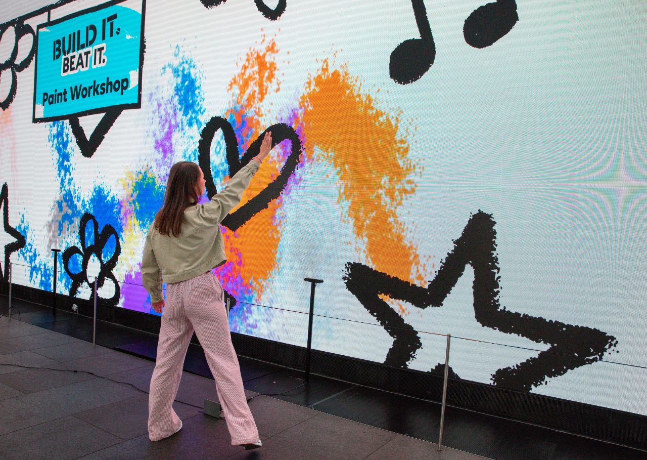 Women uses gestures to virtually paint the Outernet walls