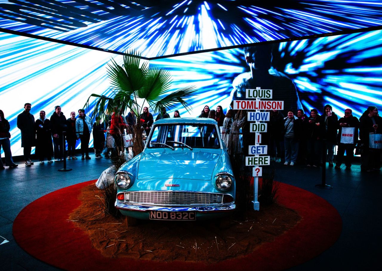 Louis Tomlinson and Car at Outernet